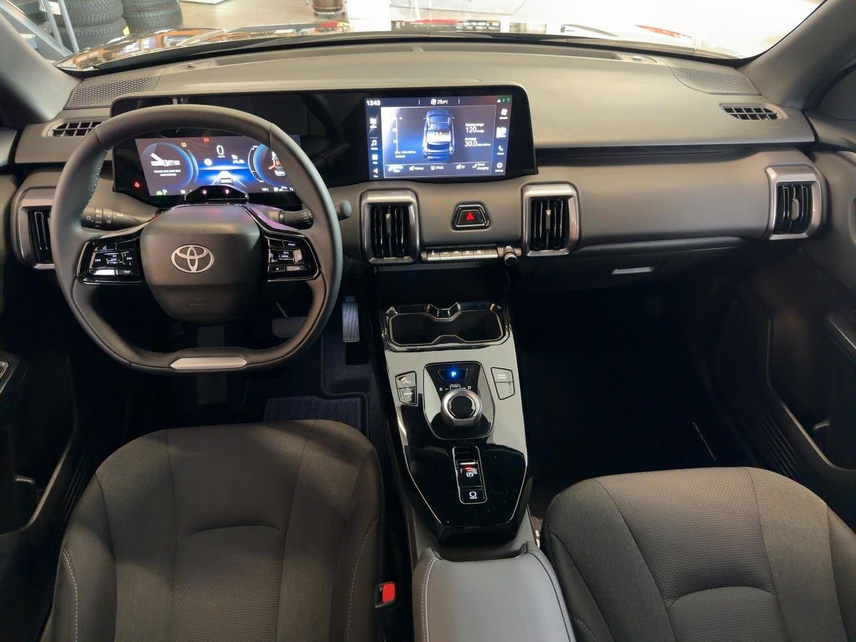 Fahrzeugabbildung Toyota Urban Cruiser 61 kWh Teamplay *0,00% Fin. 30.06*