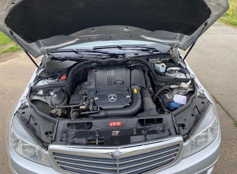 Mercedes-Benz C180 2010 — photo 14