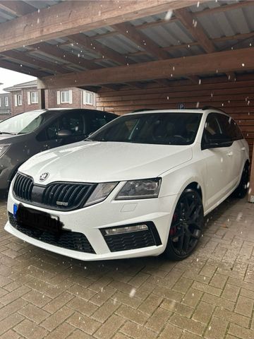 Skoda Octavia Rs 2,0L TSI 230Ps PANO AHK DSG