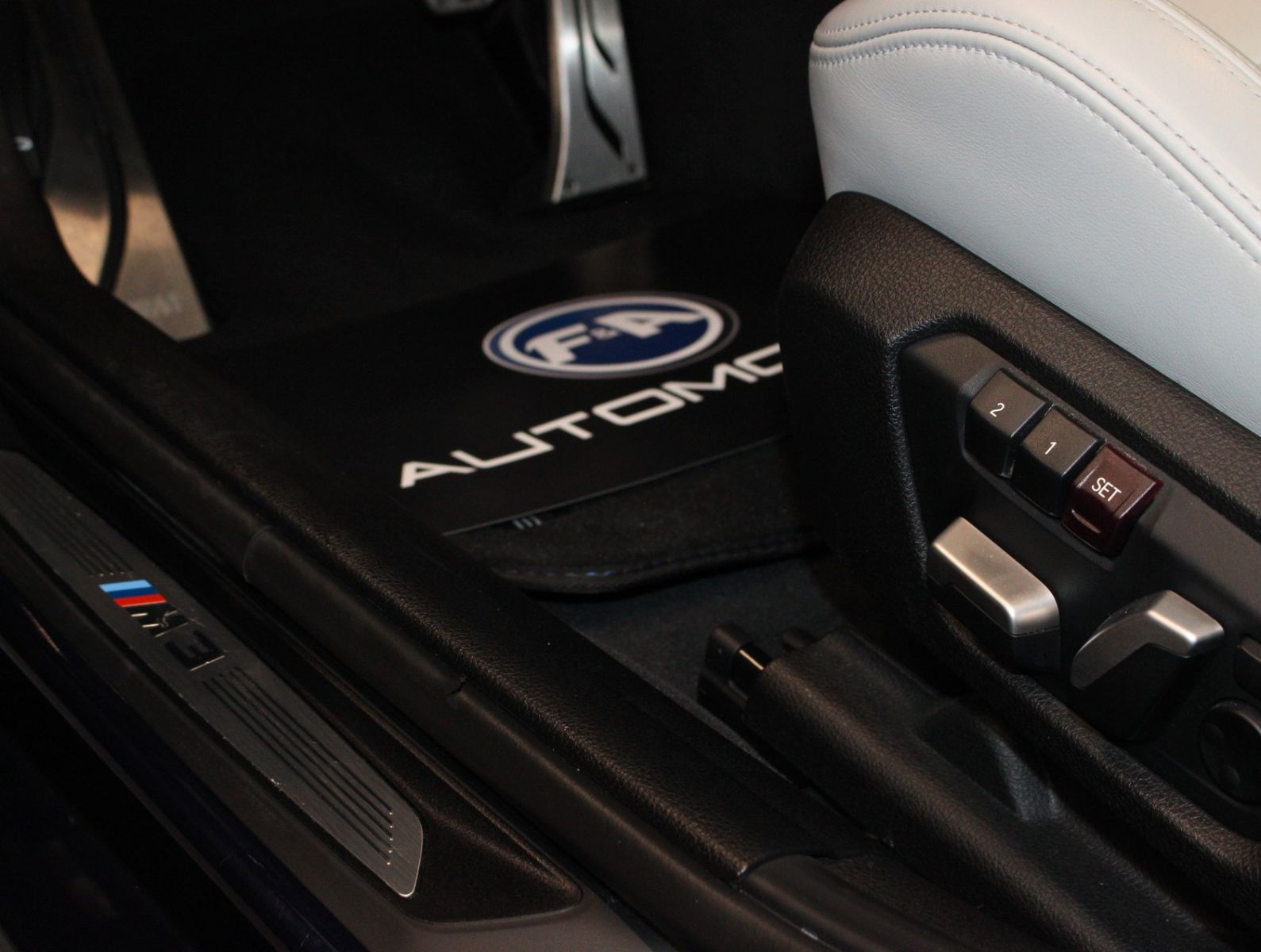 Fahrzeugabbildung BMW M3 LCI Tansanitblau*H&K*HUD*DE*TOP