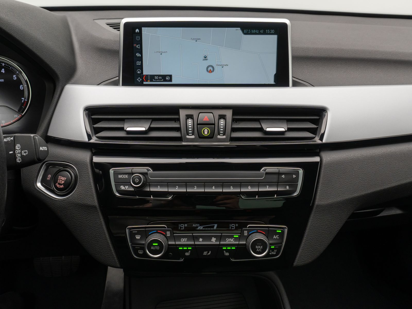 Fahrzeugabbildung BMW X1 sD20i ParkAs LED Navi GeschwReg Panorama DAB