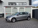 Volkswagen Golf 7 1.6 TDI Trendline/NAVI/PDC/TEMPOMAT/8FACH - Volkswagen Golf mit Diesel-Antrieb: Silber, Limousine