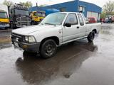 Toyota Hilux - Toyota Hilux mit Benzin-Antrieb