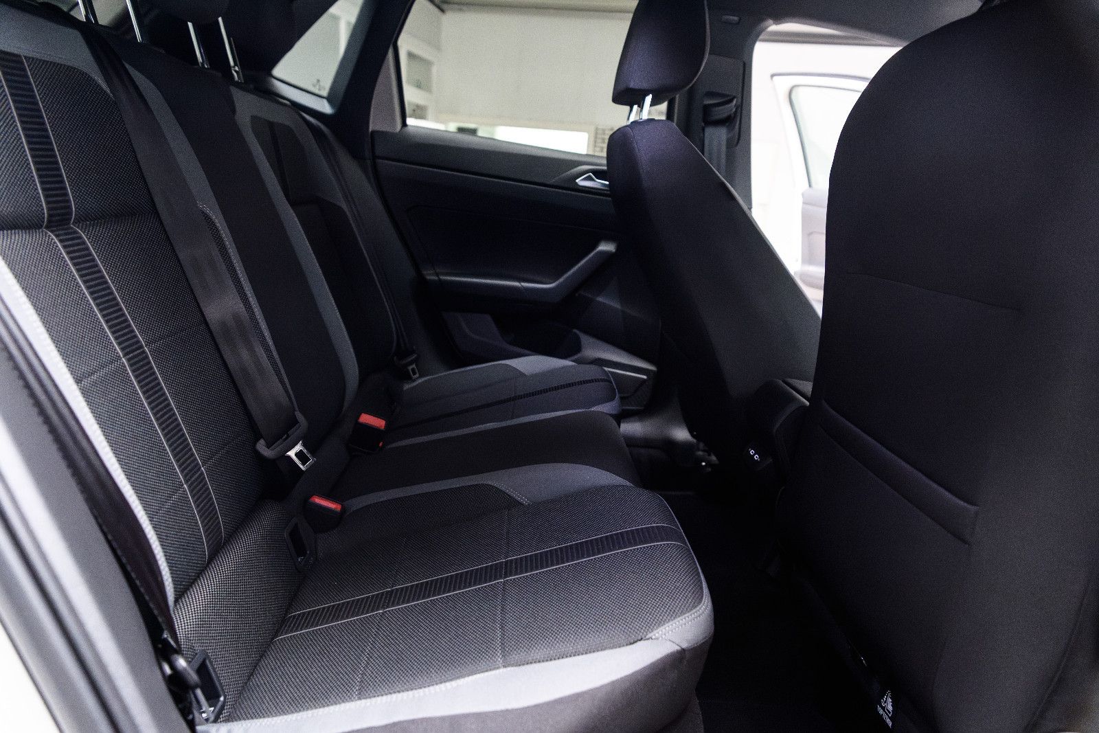 Fahrzeugabbildung Volkswagen Polo 1.0l TSI DSG Edition 50+Matrix+Navi+ACC