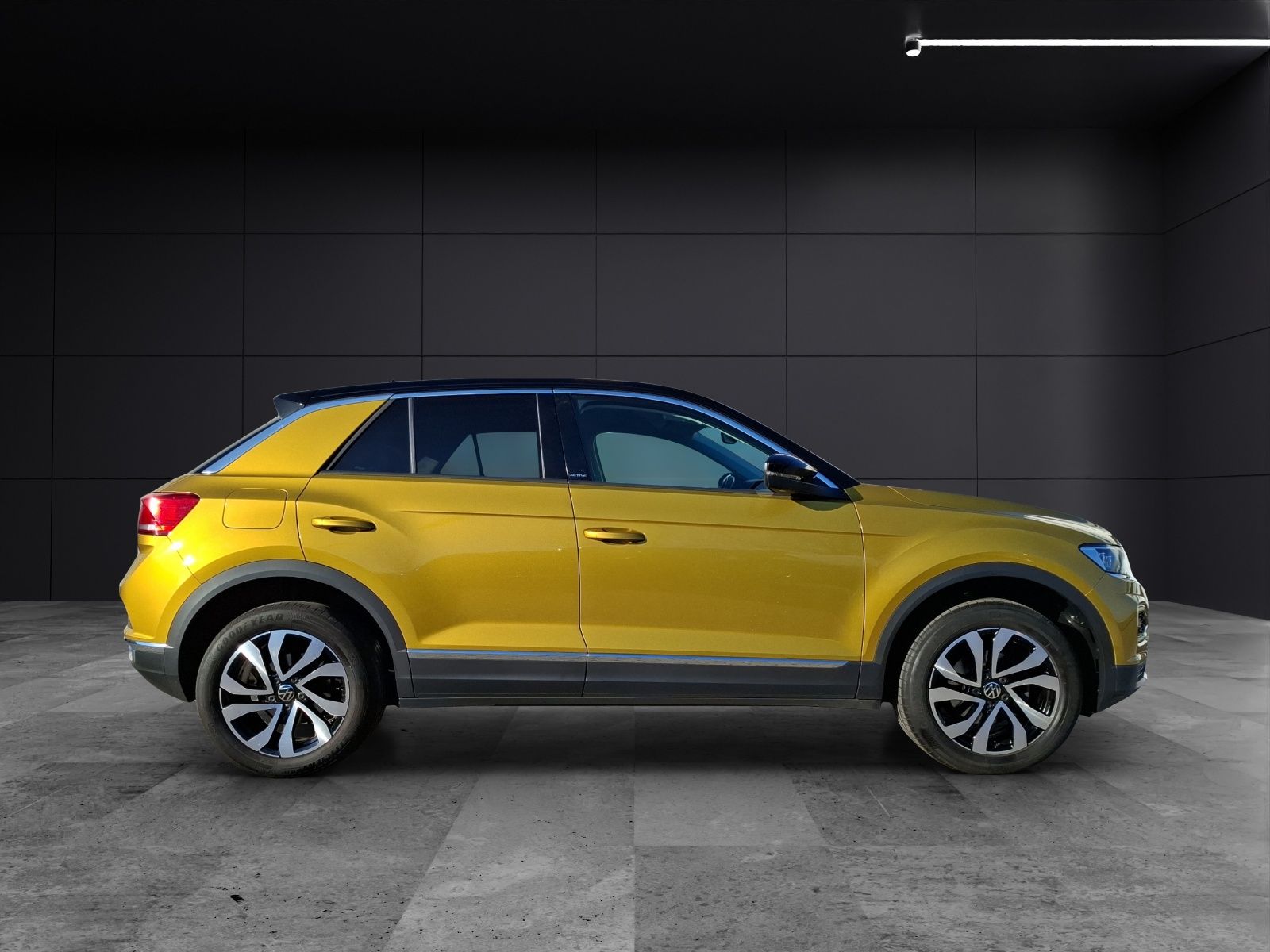 Fahrzeugabbildung Volkswagen T-Roc TSI DSG StandHZG AHK Navi ACC Kamera LED