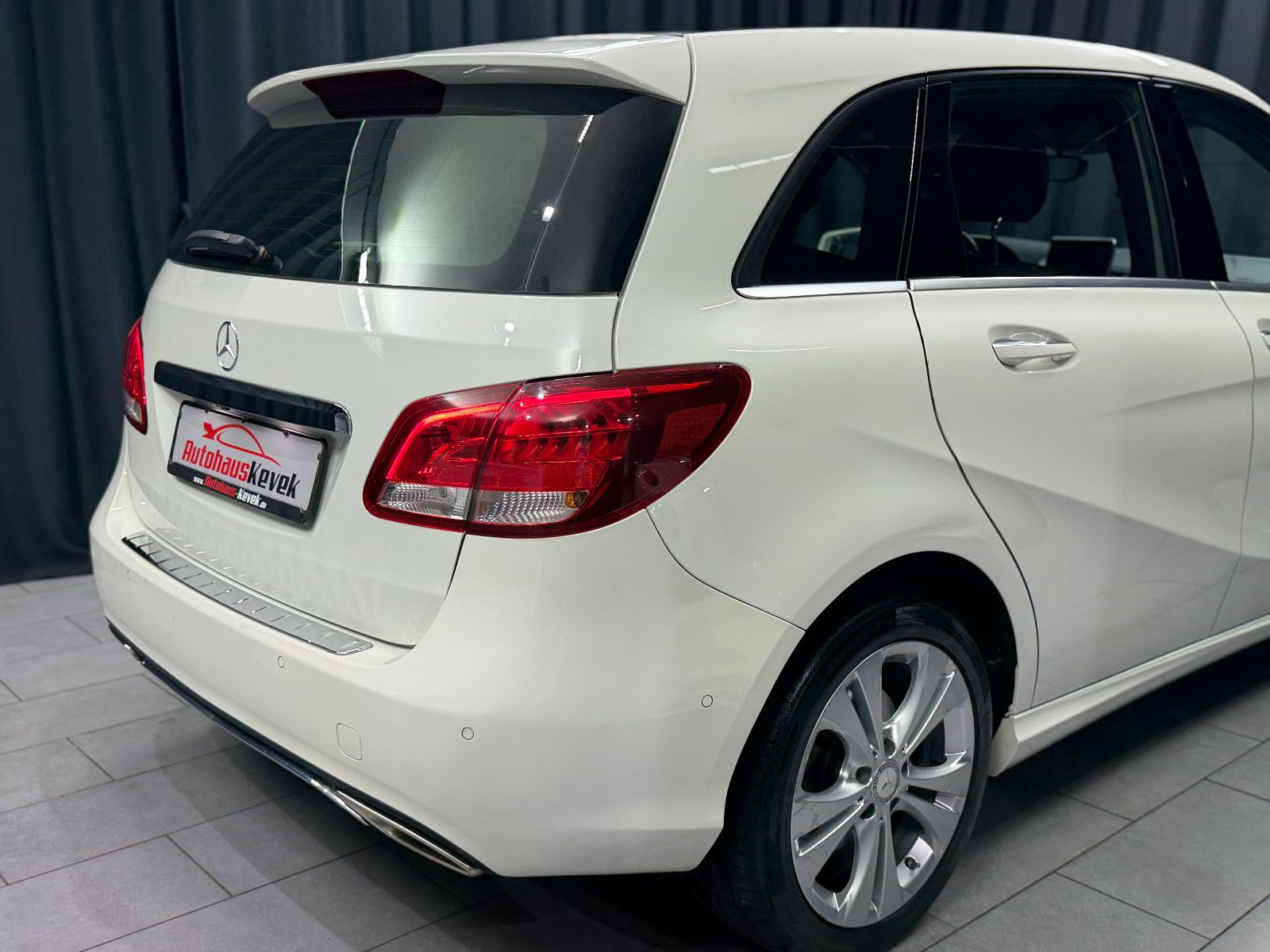 Fahrzeugabbildung Mercedes-Benz B 220 CDI |AUTOMATIK|NAVI|RF-CAM|LEDER