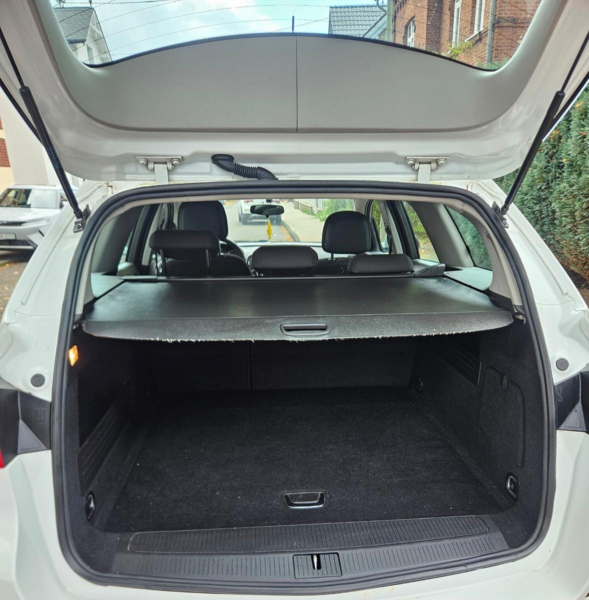 Opel Astra 2011 — photo 7