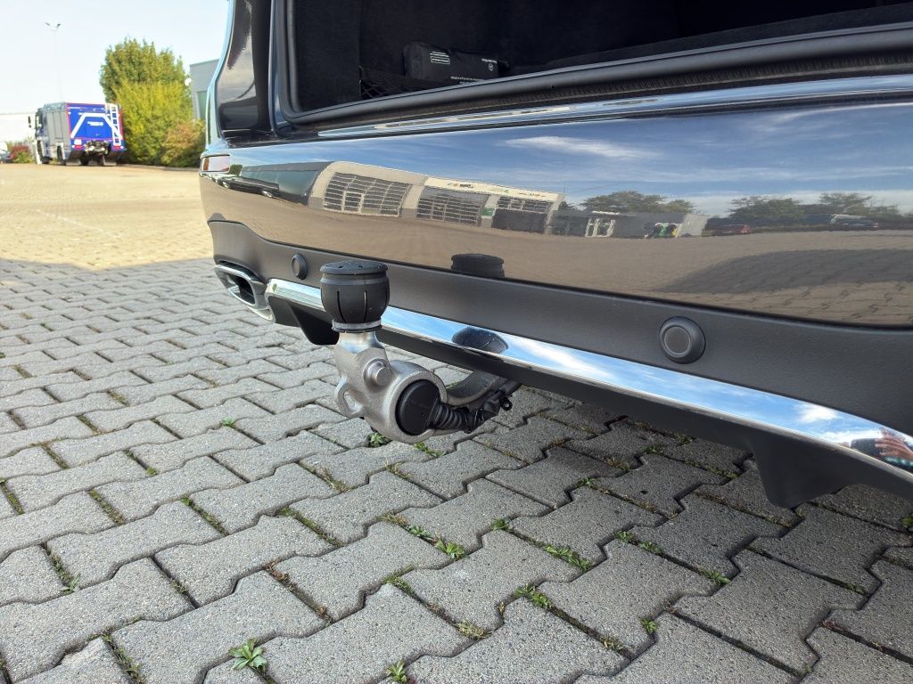 Fahrzeugabbildung Mercedes-Benz E 300 de T AMG*PANO-SD*AHZV*HUD*DISTR*BURMESTER*
