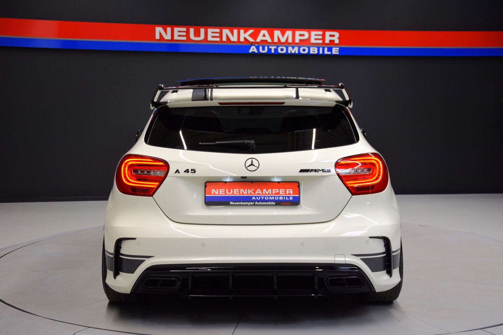 Fahrzeugabbildung Mercedes-Benz A45 AMG EDITION ONE AERO PERFORM PANO DRIVERS