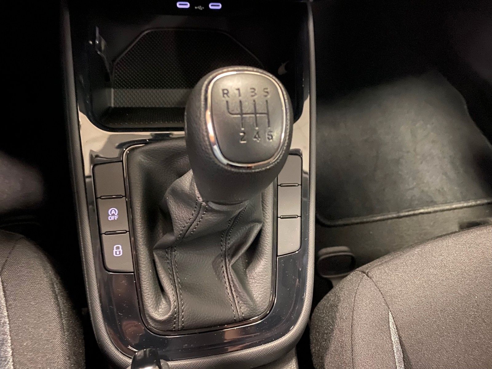 Fahrzeugabbildung SKODA Fabia 1.0l TSI 85kW Essence+SITZHEIZUNG+APP+KLIM