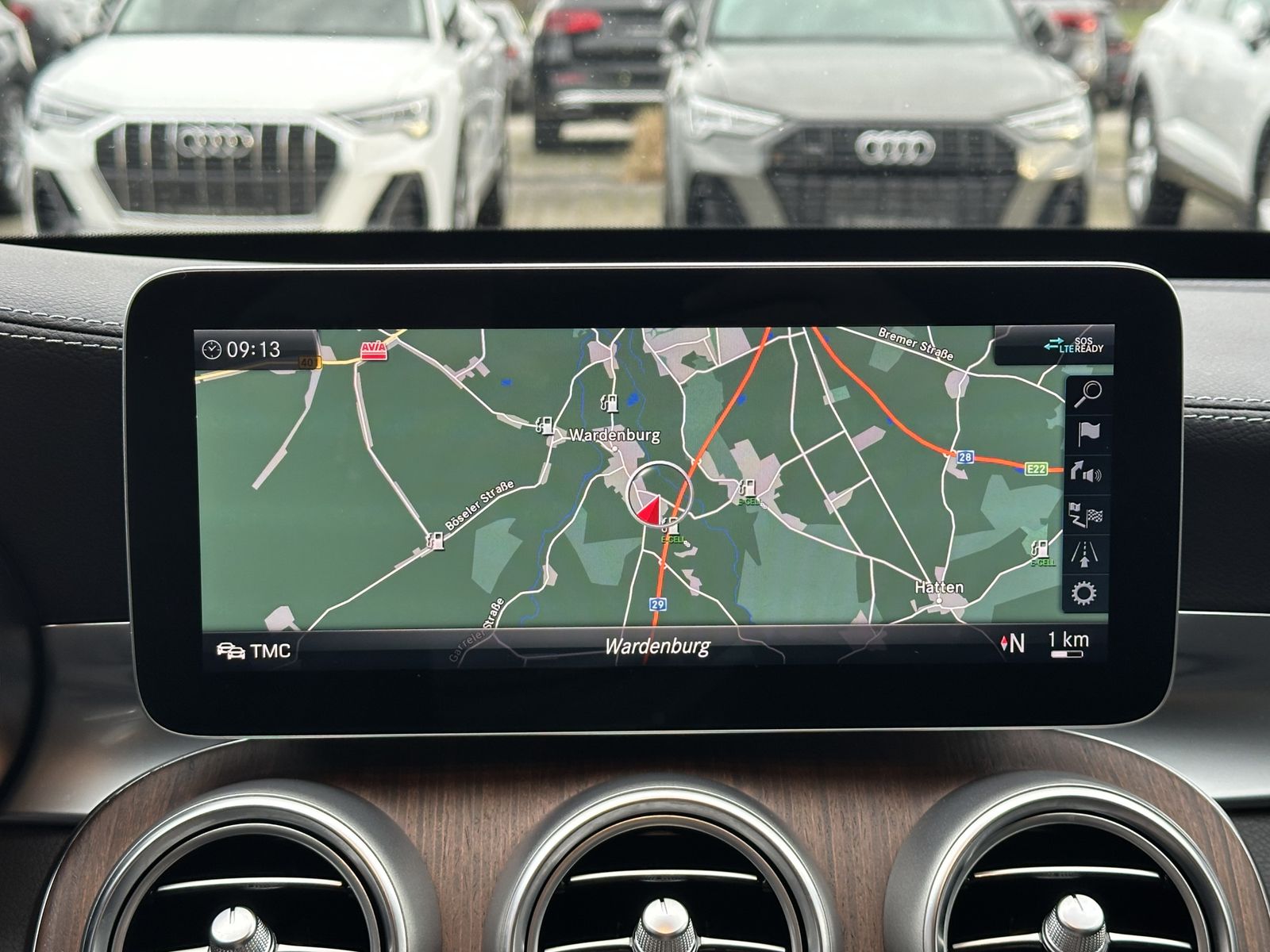 Fahrzeugabbildung Mercedes-Benz C 300de T AMG-Line NAV+LED+KAMERA+ACC+CARPLAY+PP