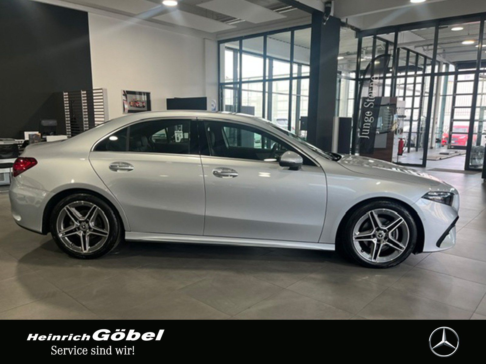 Fahrzeugabbildung Mercedes-Benz A 180 Lim. AMG LINE+WINTERPAKET+KEYLESS+LED+CAM