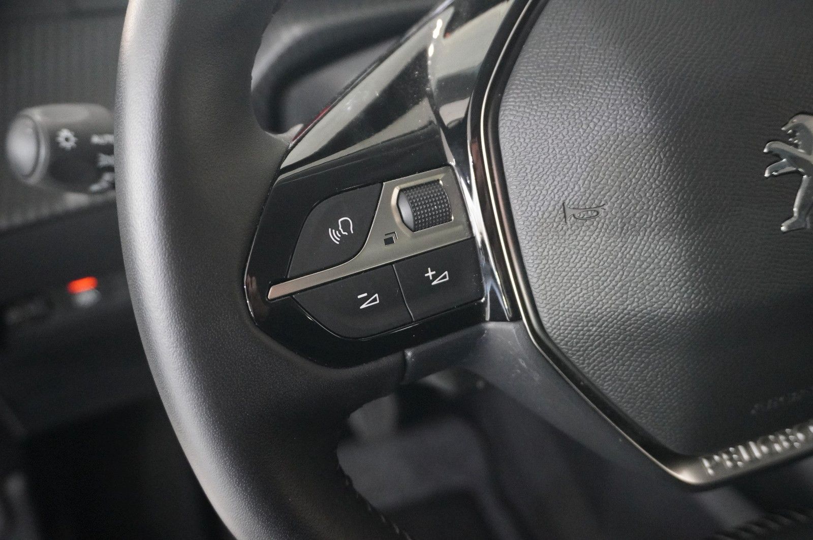 Fahrzeugabbildung Peugeot 208 1.5 HDI ACTICE NAVI/LED/SHZ/PDC/SPORT/TEMP.