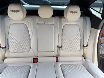 2020 Aston Martin DBX 缩略图 11