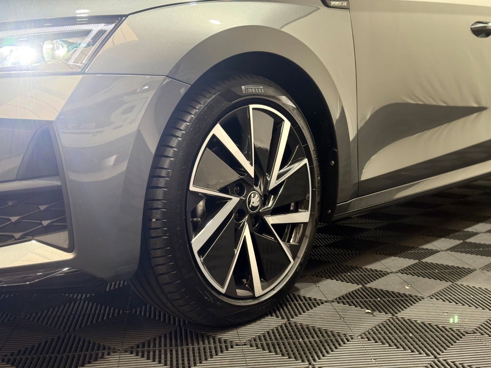 Fahrzeugabbildung SKODA Octavia Combi 2.0 TDI Sportline Infot. Paket