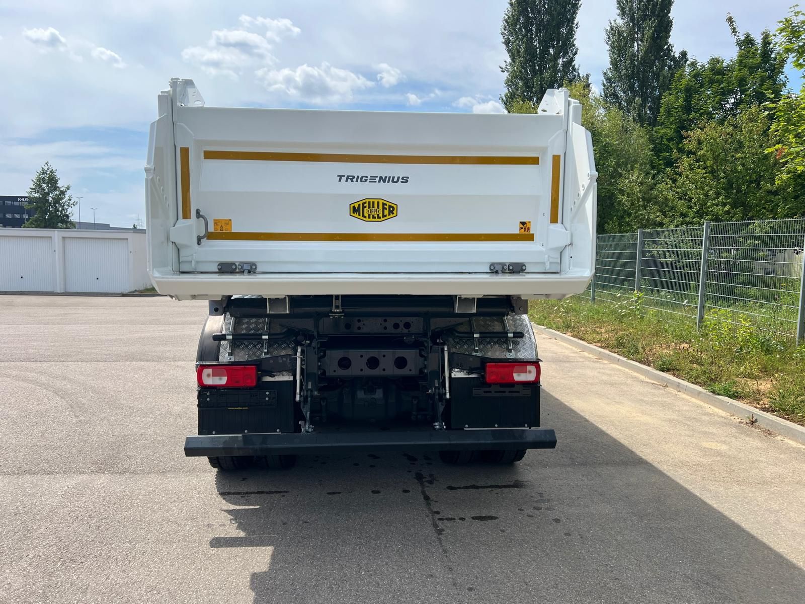 Fahrzeugabbildung DAF FAD XDC 450 Dreiseitenkipper