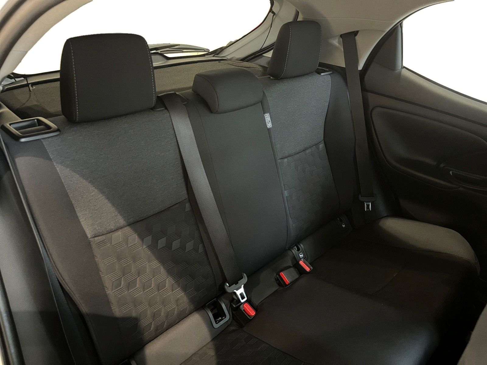 Fahrzeugabbildung Toyota Yaris Hybrid Teamplayer inkl. Rückfahrkamera