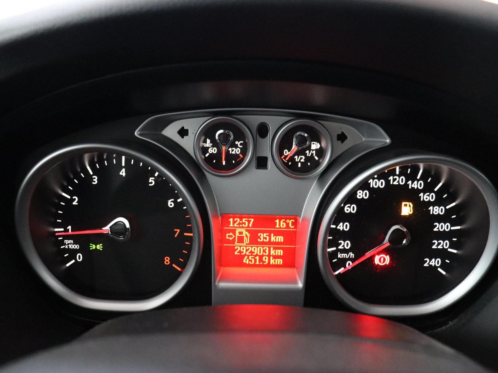 Ford Focus 2010 — engine 1.596 cm³, 101 HP (74kW)