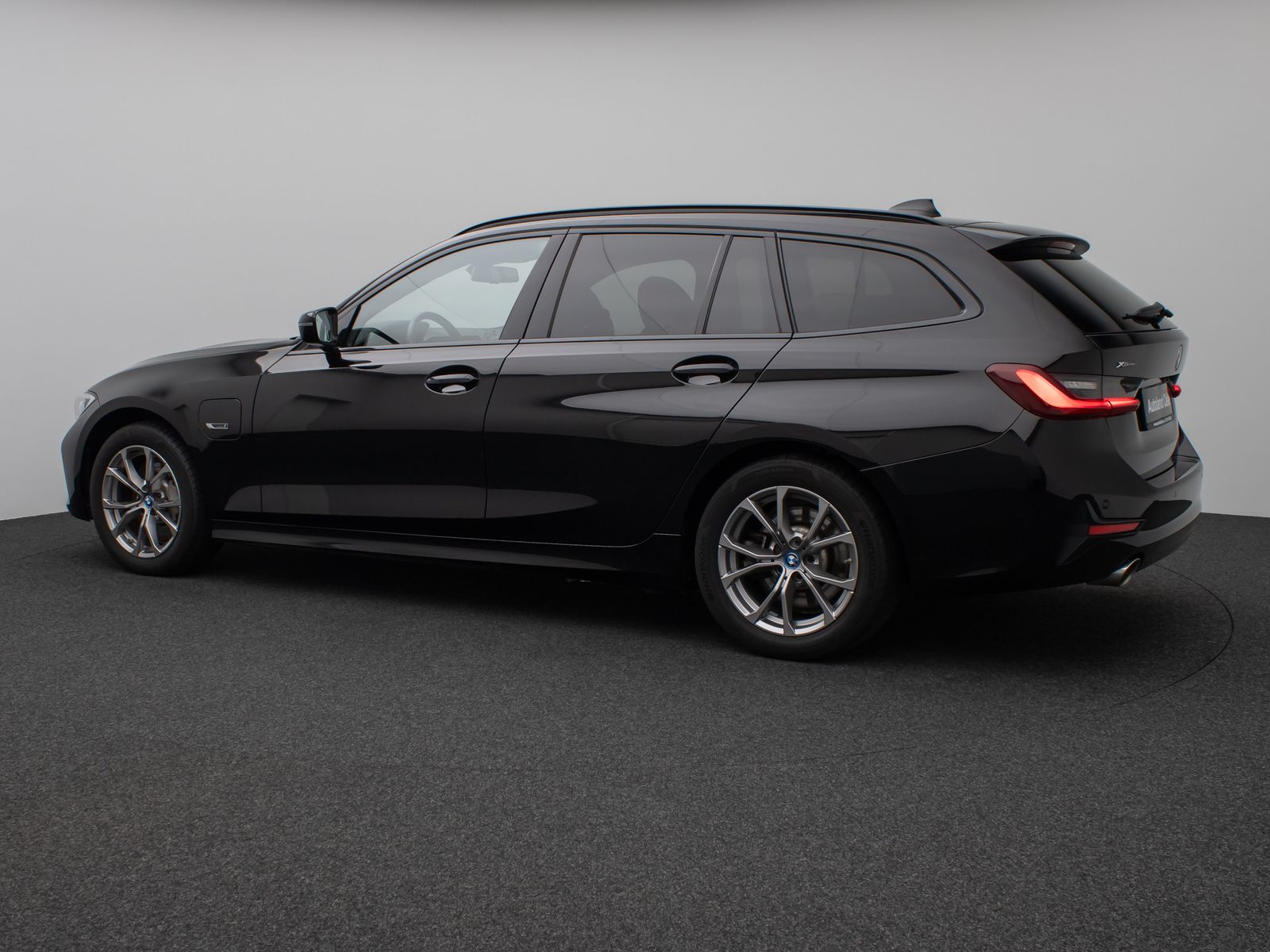 Fahrzeugabbildung BMW 330e xD SportLine Laser HUD DAB HiFi Komfort PDC
