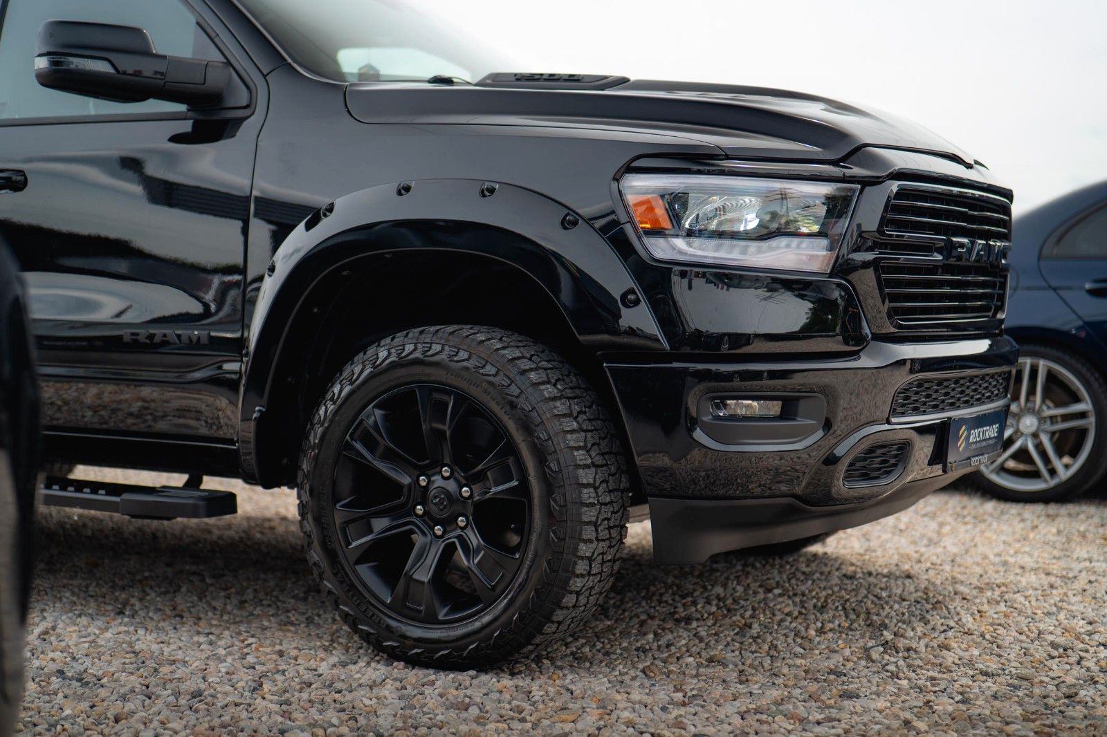 Fahrzeugabbildung Dodge RAM 5.7 V8 HEMI 4x4 LARAMIE Offroad Night LED