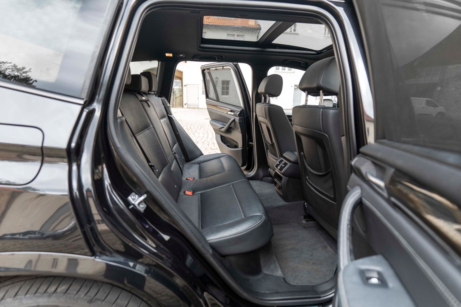 Fahrzeugabbildung BMW X3 xDrive35i M Sport HIFI KAM NAV SZH PANO M+S