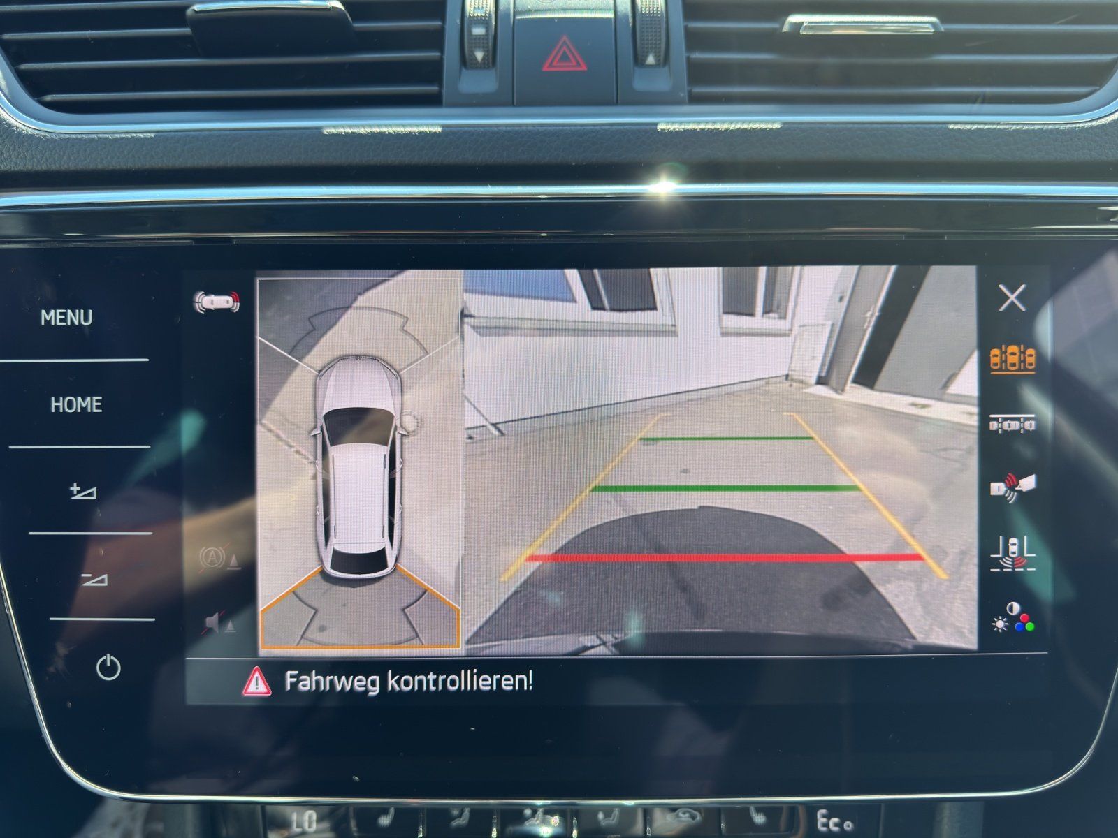 Fahrzeugabbildung SKODA Superb Combi 1.4 TSI iV DSG/AHK/PANO/STHZG/360°/