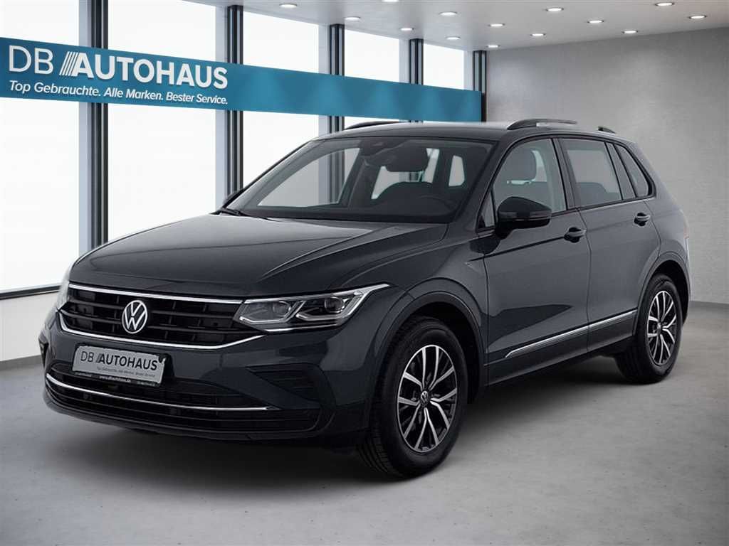Volkswagen Tiguan - 1