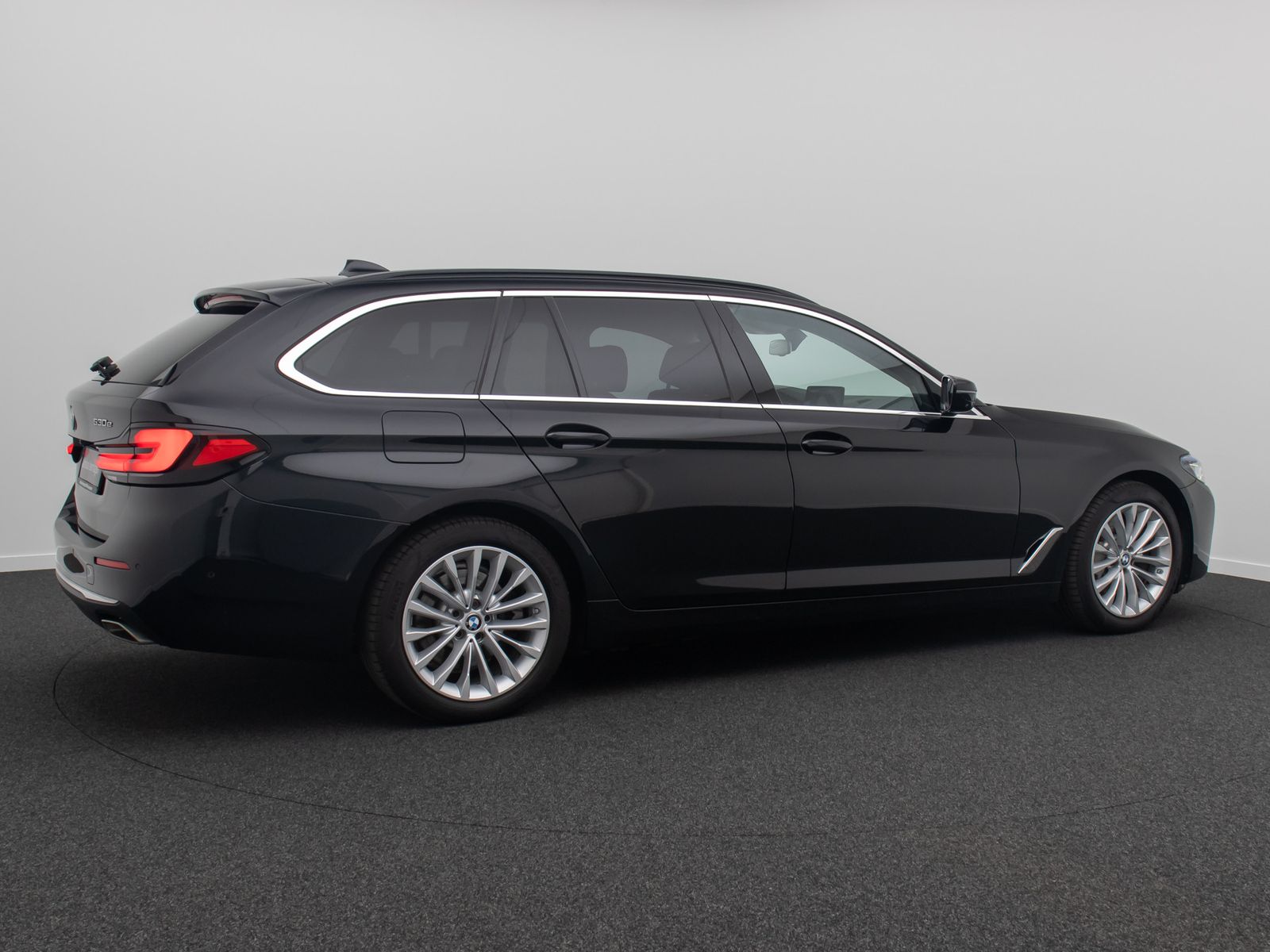 Fahrzeugabbildung BMW 530e Luxury Line 360° Laser DAB H/K SoftCl Sport