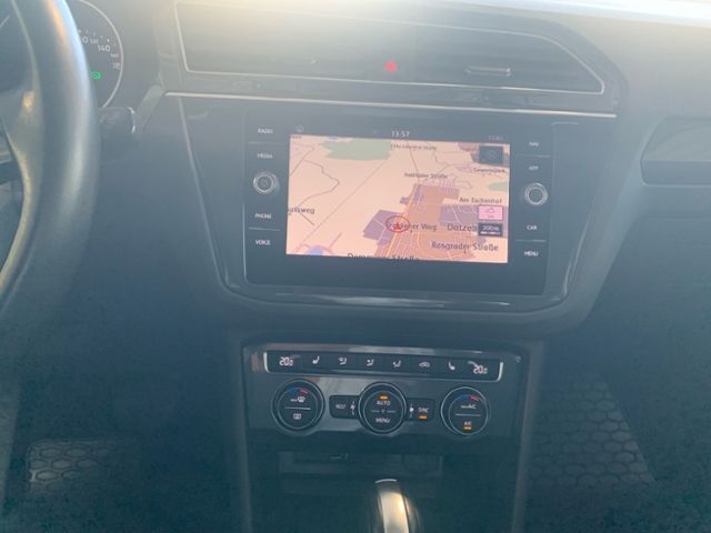 Fahrzeugabbildung Volkswagen Tiguan 1.5 TSI DSG Comfortline AHK NAVI LED PDC