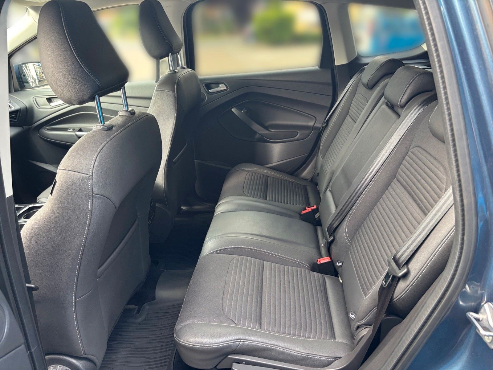 Fahrzeugabbildung Ford Kuga Titanium