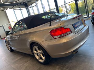 BMW 120 Baureihe 1 Cabrio 120d *LEDER*NAVI*PDC*TEMPO