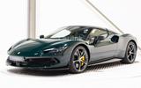 Ferrari 296 GTS -LIFT-VERDE BRITISH-IROKO-VOLL-CARBON- - Ferrari 296 GTS mit Benzin-Antrieb