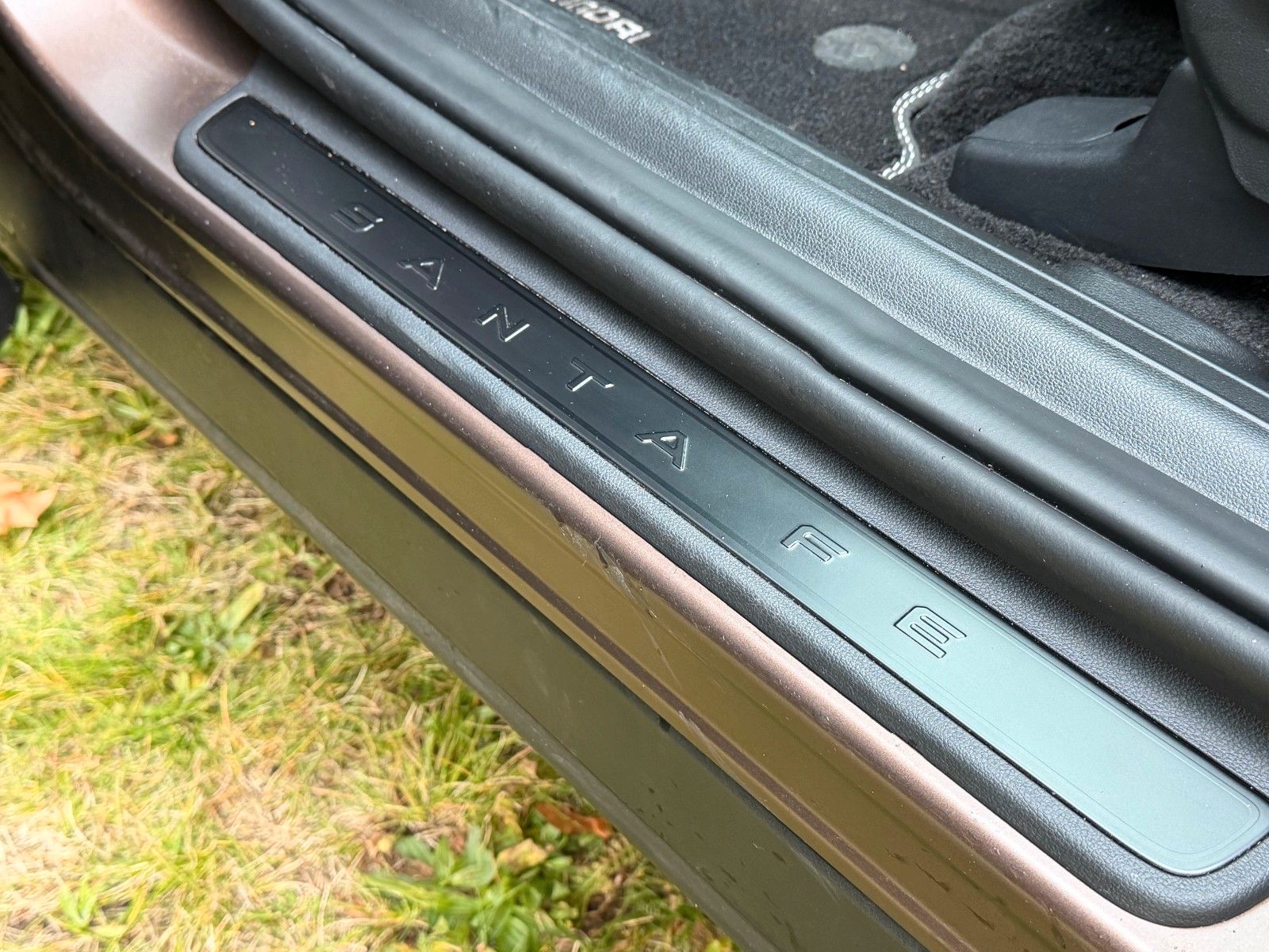 Fahrzeugabbildung Hyundai SANTA FE 1.6T-GDI HEV Blackline *Standhzg*AHK*