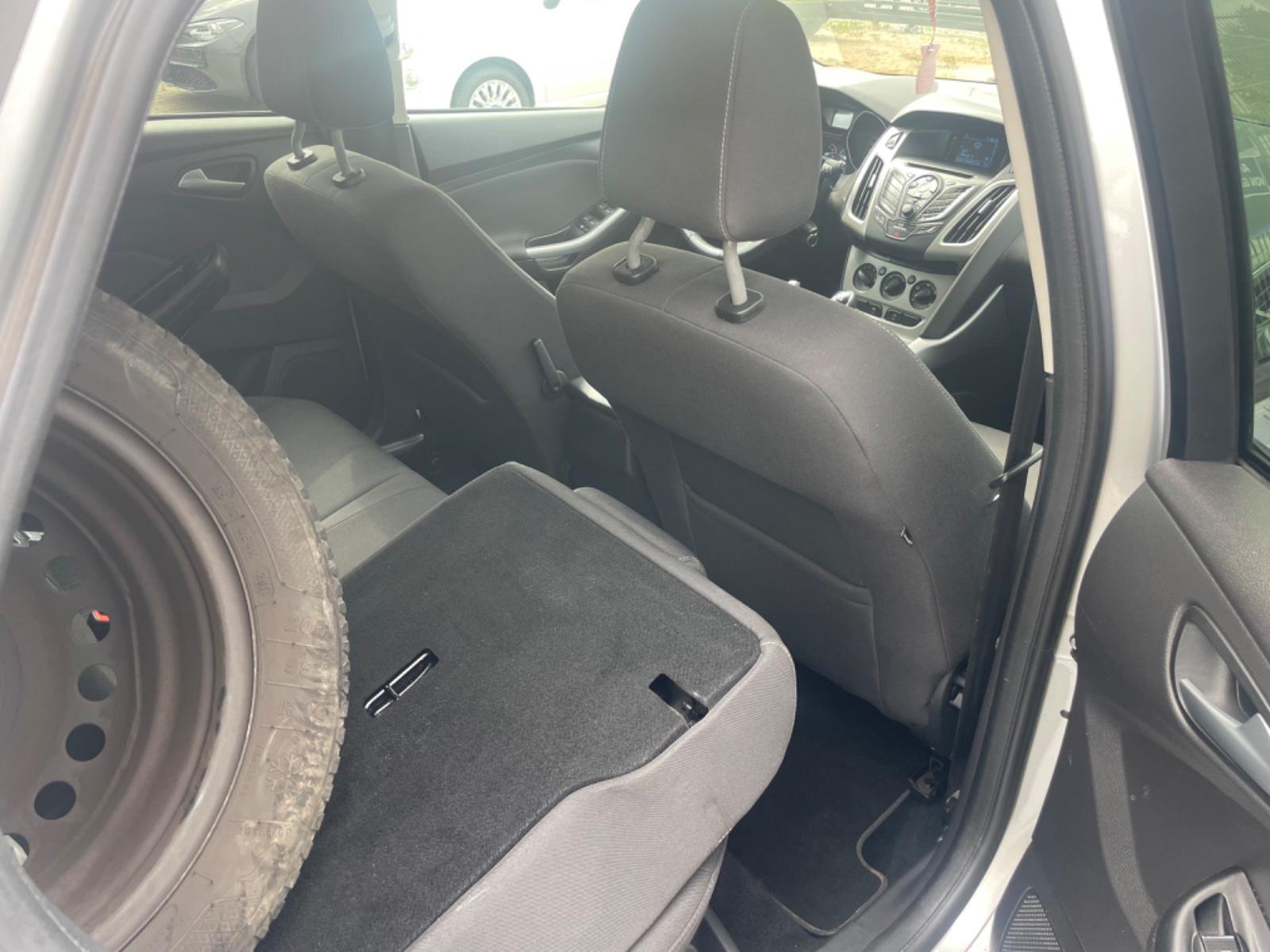Ford Focus 2013 — photo 8
