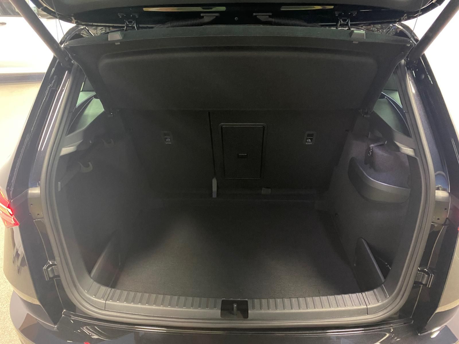 Fahrzeugabbildung SKODA Karoq 1.5 ACT SPORTLINE+5J GA+MATRIX+ACC+360+AHK