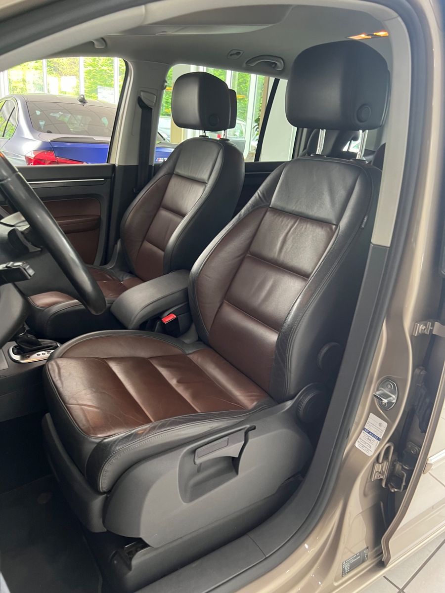 Fahrzeugabbildung Volkswagen Touran Highline 2.0 TDI DSG *BI-Colour *