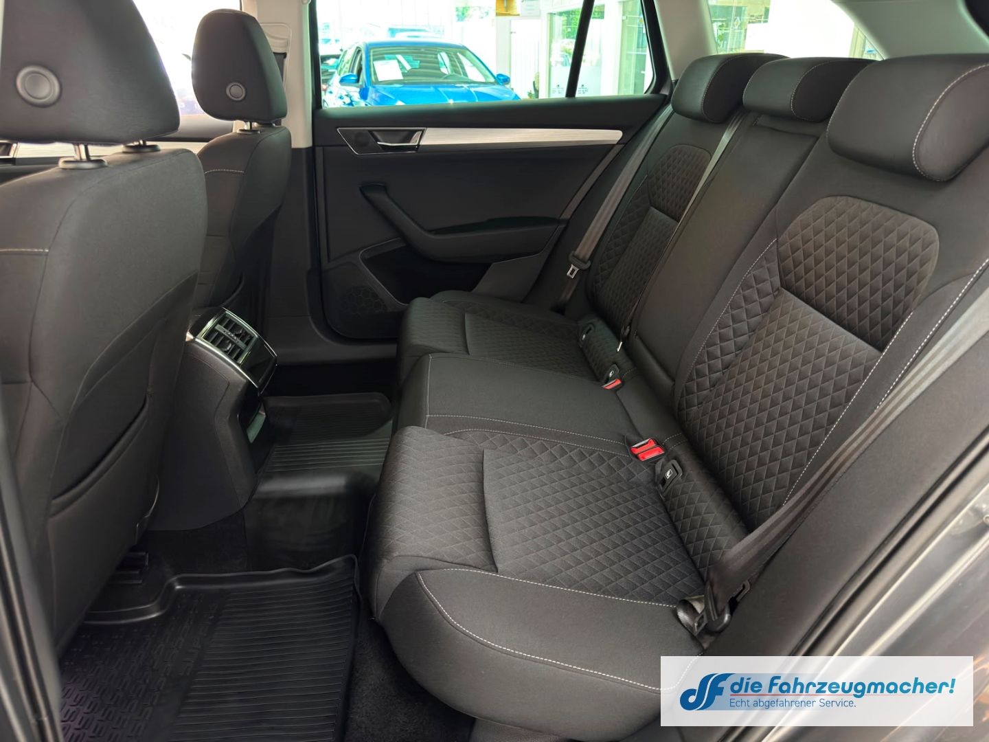 Fahrzeugabbildung SKODA Superb Combi Ambition Digitales Cockpit LED Sper