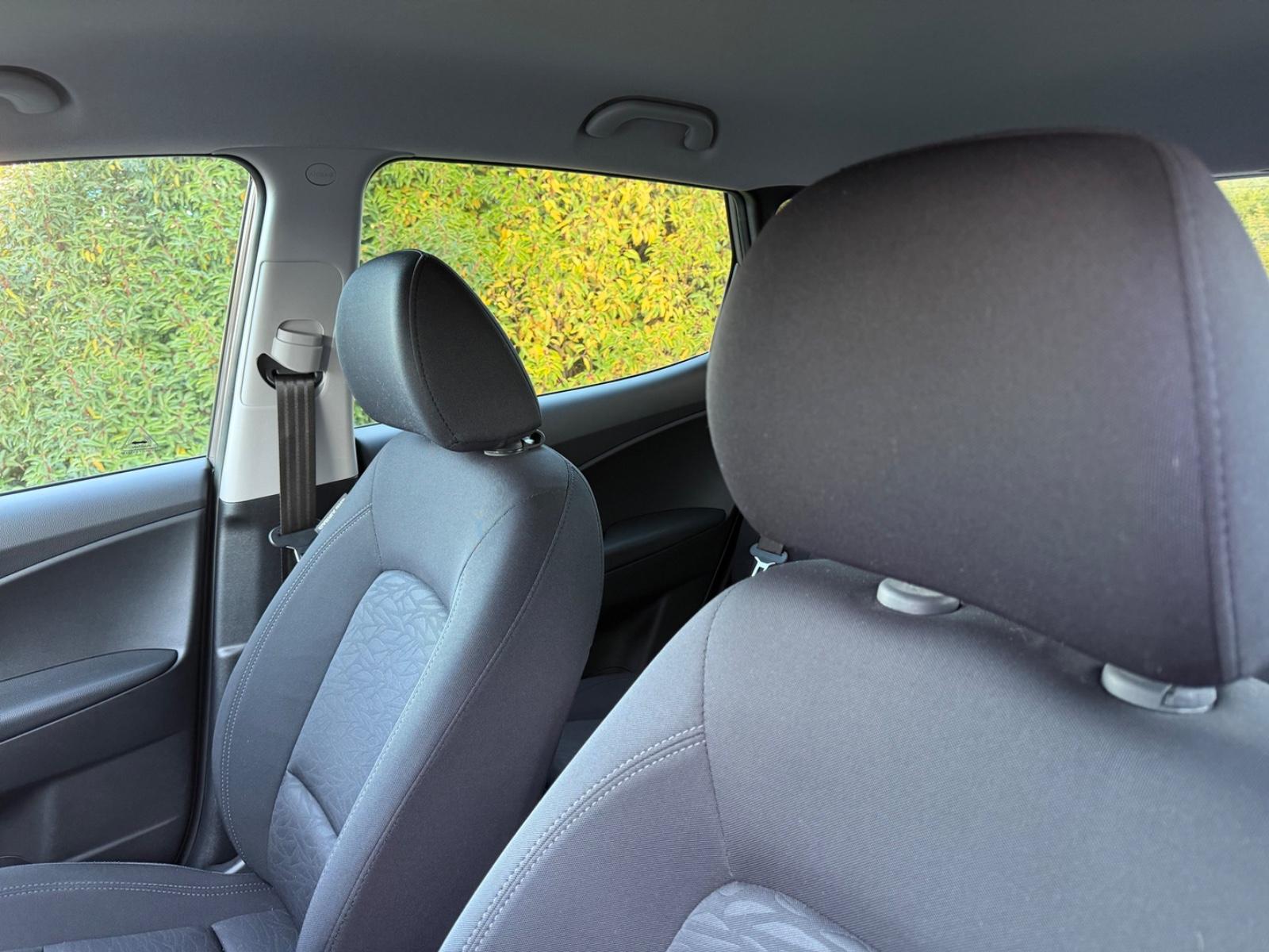 Hyundai ix20 2011 — photo 16
