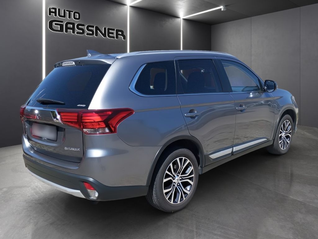 Fahrzeugabbildung Mitsubishi Outlander PLUS 2.2 DI-D 4WD 7-Sitzer AHK WKR