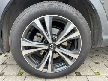 Nissan Qashqai 1.3 DIG-T N-CONNECTA 140PS LED NAVI
