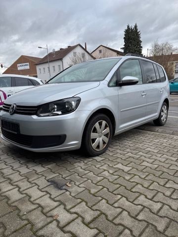 Volkswagen Touran Comfortline**7-Sitzer**AHK**