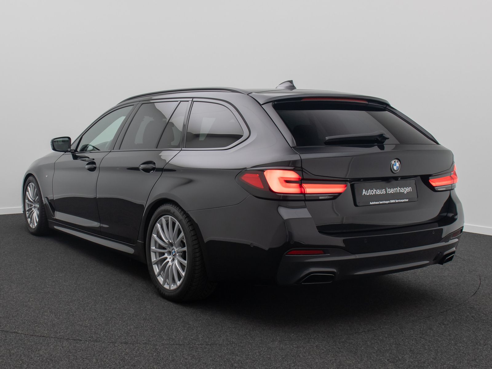 Fahrzeugabbildung BMW 530d xD M-Paket 360° LED DAB HUD Pano NaviPro