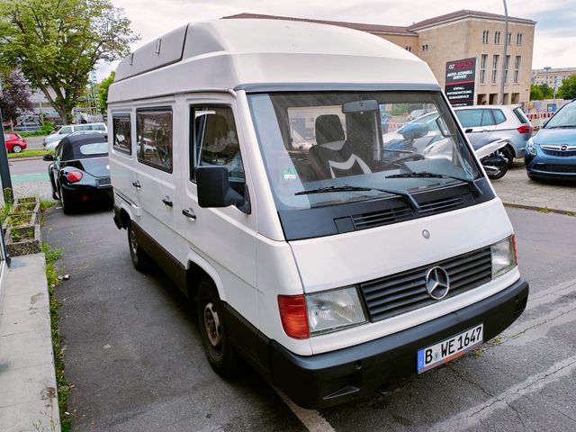 Mercedes-Benz MB100