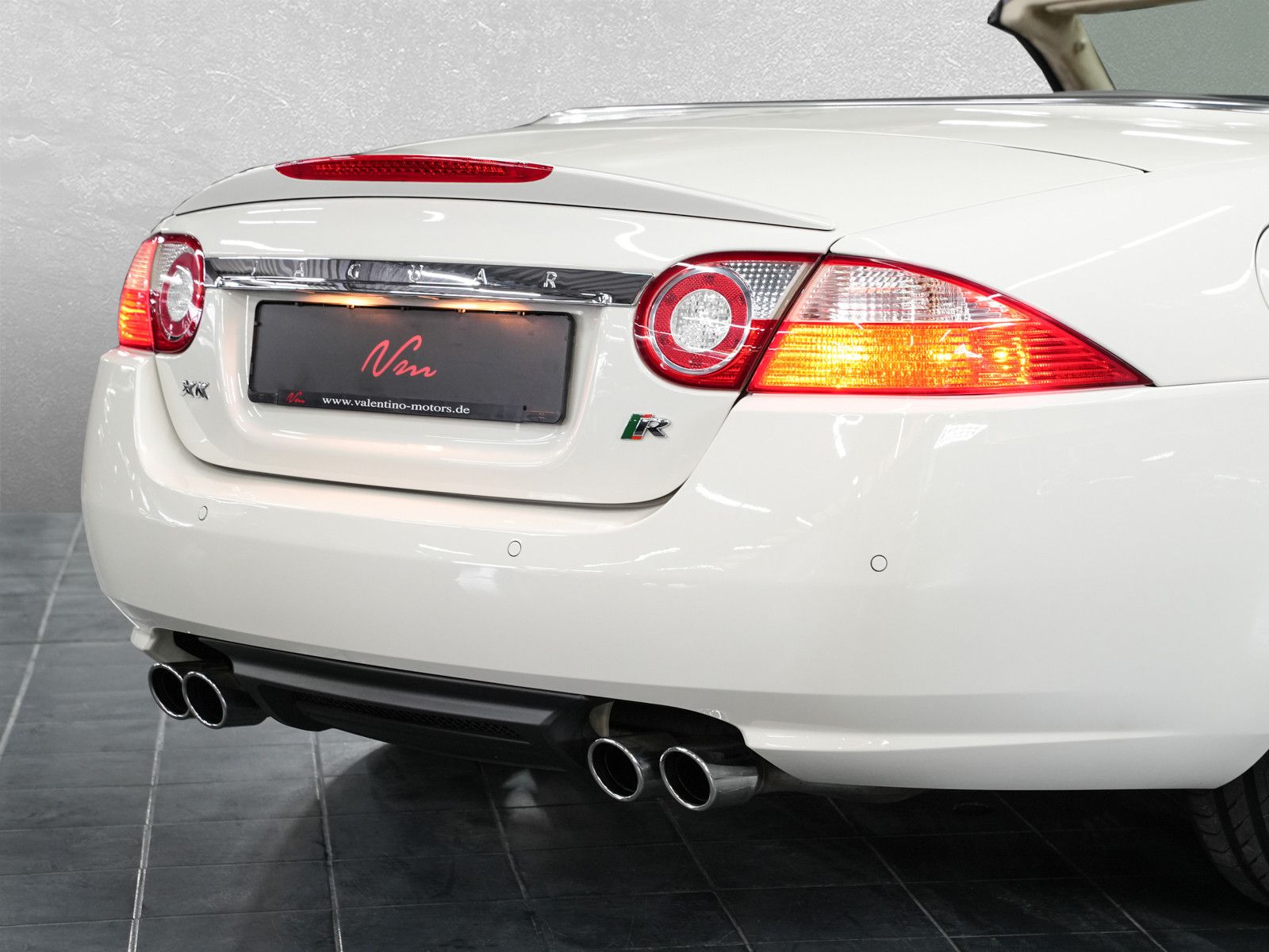 Fahrzeugabbildung Jaguar XKR Cabrio - CATS|20"|Bi-Xenon+aktiv.KL|ALPINE