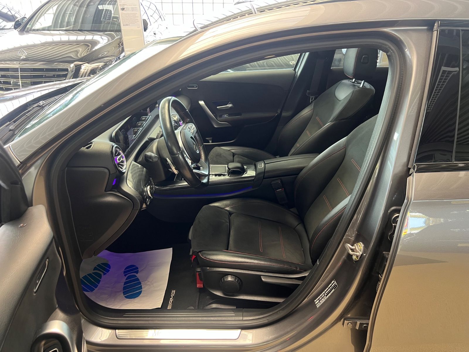 Fahrzeugabbildung Mercedes-Benz A 200 Limousine AMG LINE *PANORAMADACH*CARBON*