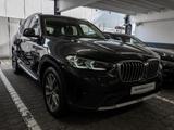 BMW X3 xDrive 30d FACEL. PANO AHK LED W-LAN NAVI SHZ - BMW X3: 30d