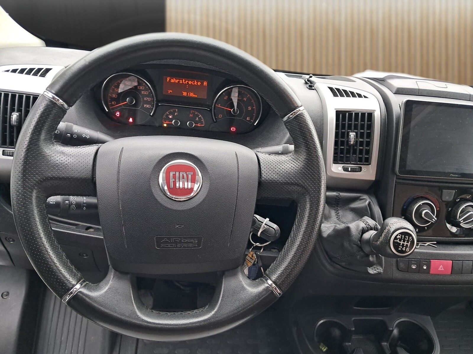 Fahrzeugabbildung Carado T 449 Markise,Sat,Solar,TV,AHK,Allwetterreifen