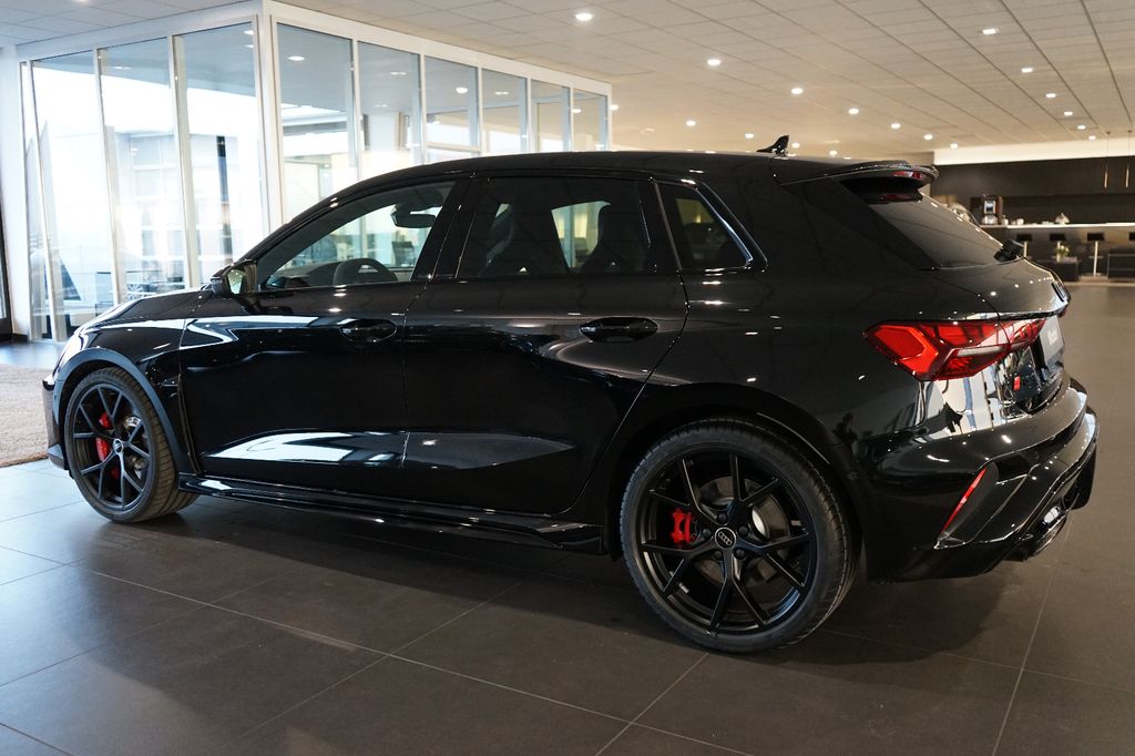 Audi RS3 Sportback | Schalensitze | Pano | SOFORT Audi RS3 Sportback | Schalensitze | Pano | SOFORT