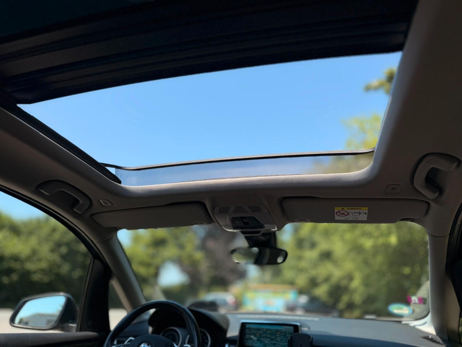 BMW 225i Active Tourer Luxury Pano AHK ACC HUD H/K