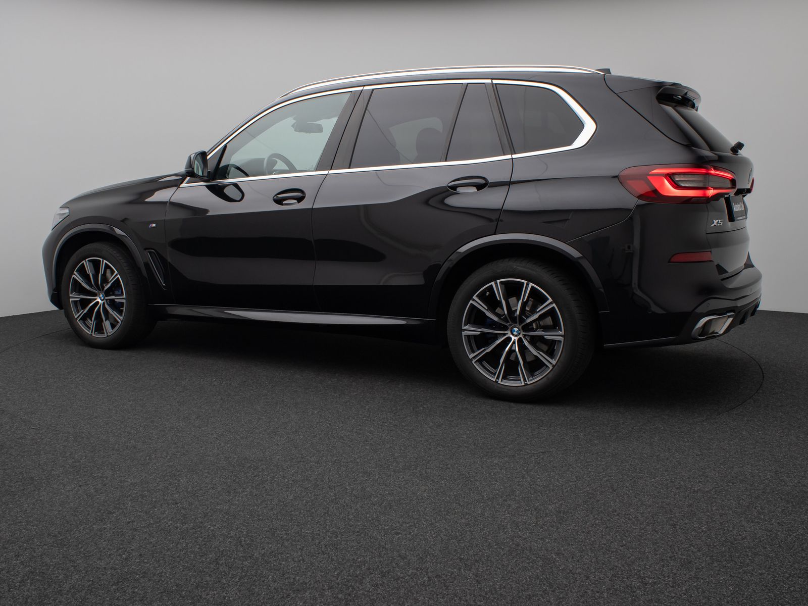Fahrzeugabbildung BMW X5 xD30d M Sport Panorama 360°HUD HiFi Komfort